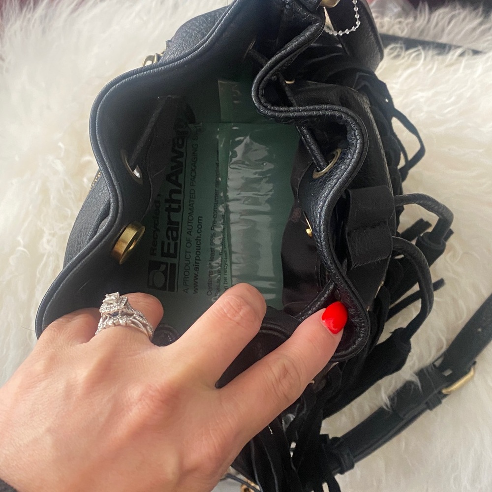 🖤Fringe Bucket Bag - New! - Picture 5 of 7